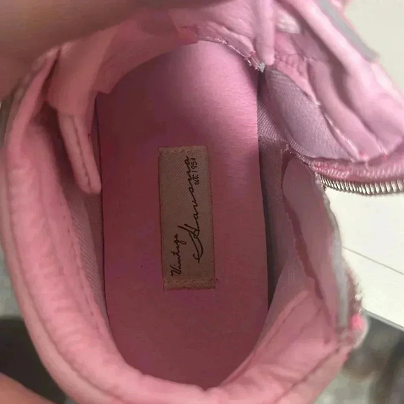 Sneakers - Picture 6 of 7